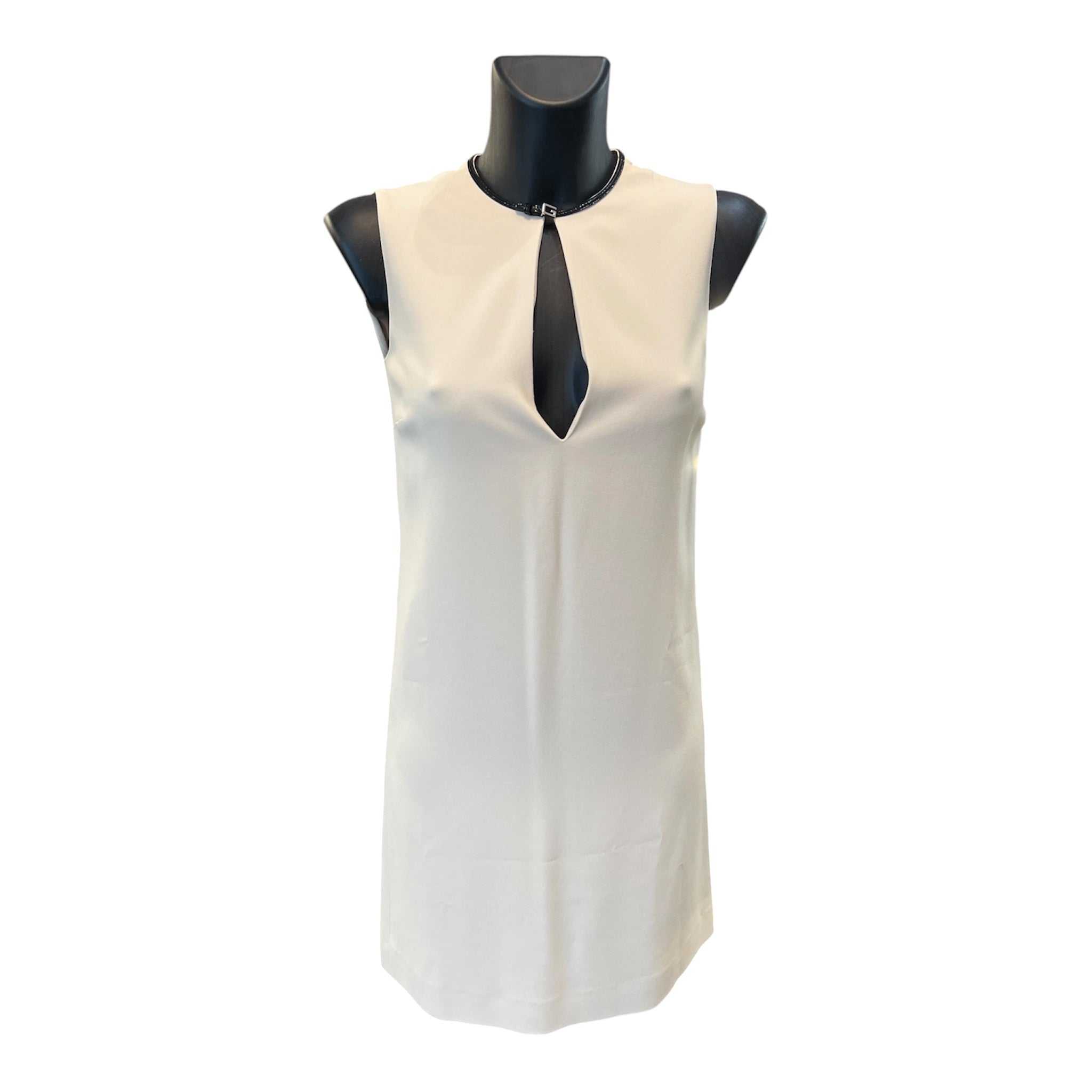 gucci dress beige and Black Leather with Silver G Logo – Opulence Vintage Burke Off Shoulder Maxi Size:0-1 Year (80cm) category:ALL BUT SALE SAMPLE BEAUTY - STAFF Shirt dress From subtle embroideries to