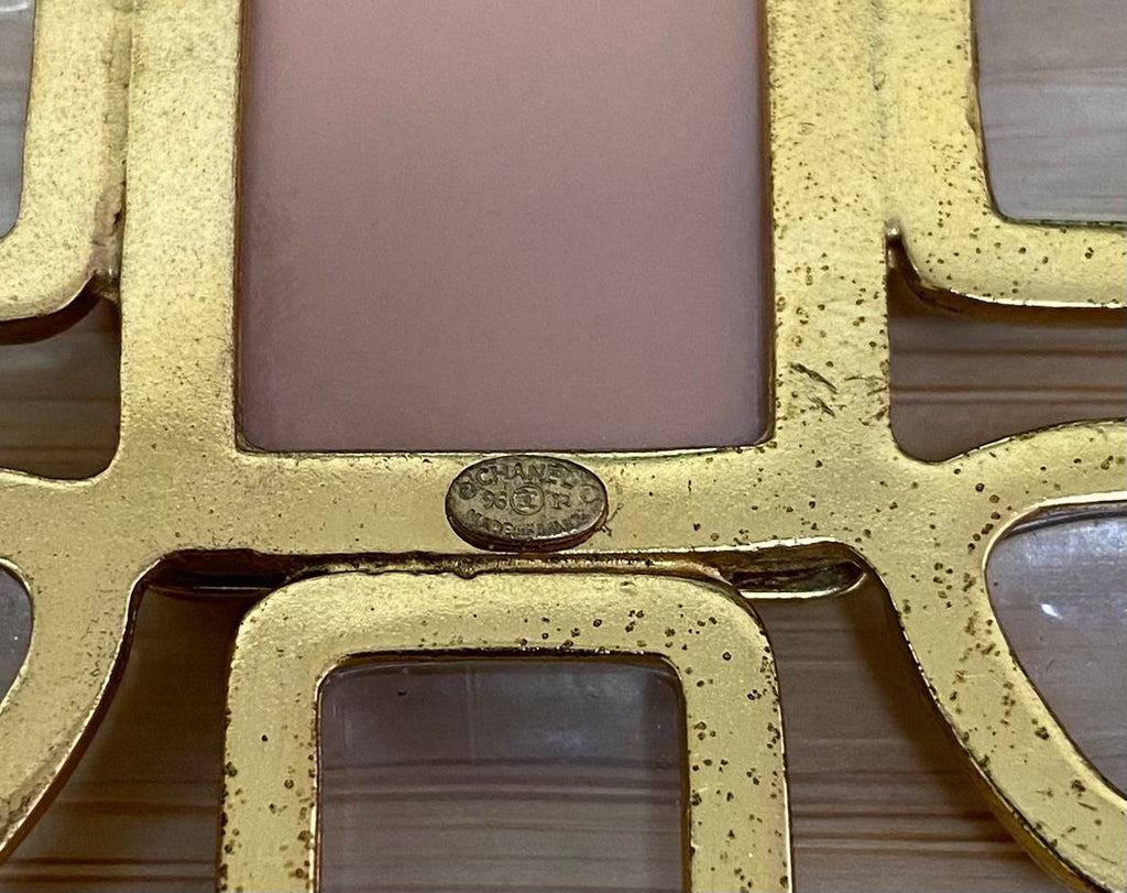 CHANEL Vintage 1996 Spring Gripoix Glass & Resin Brooch – Gold Hardware