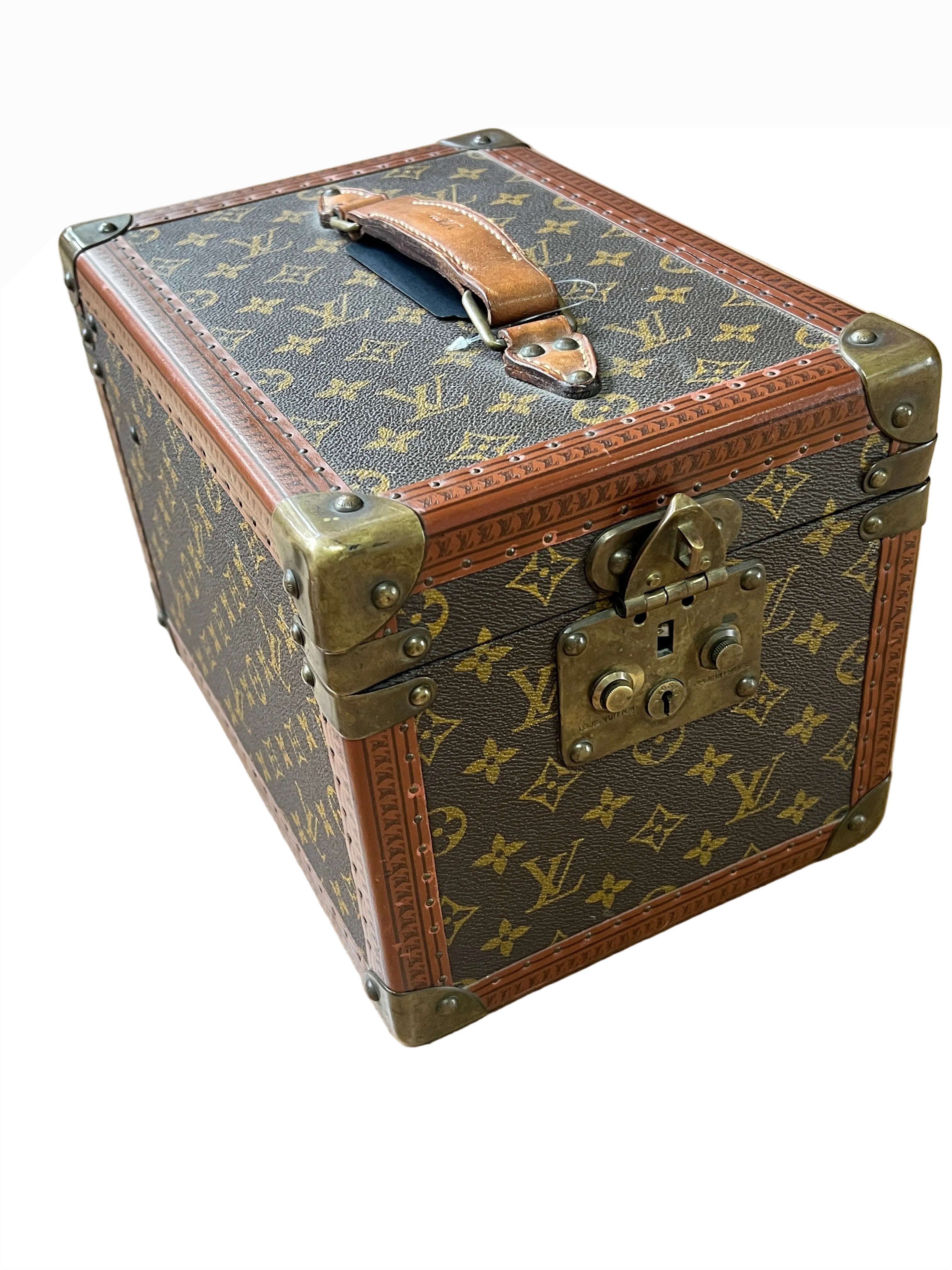 Louis Vuitton Small make Up / Cosmetic trunk