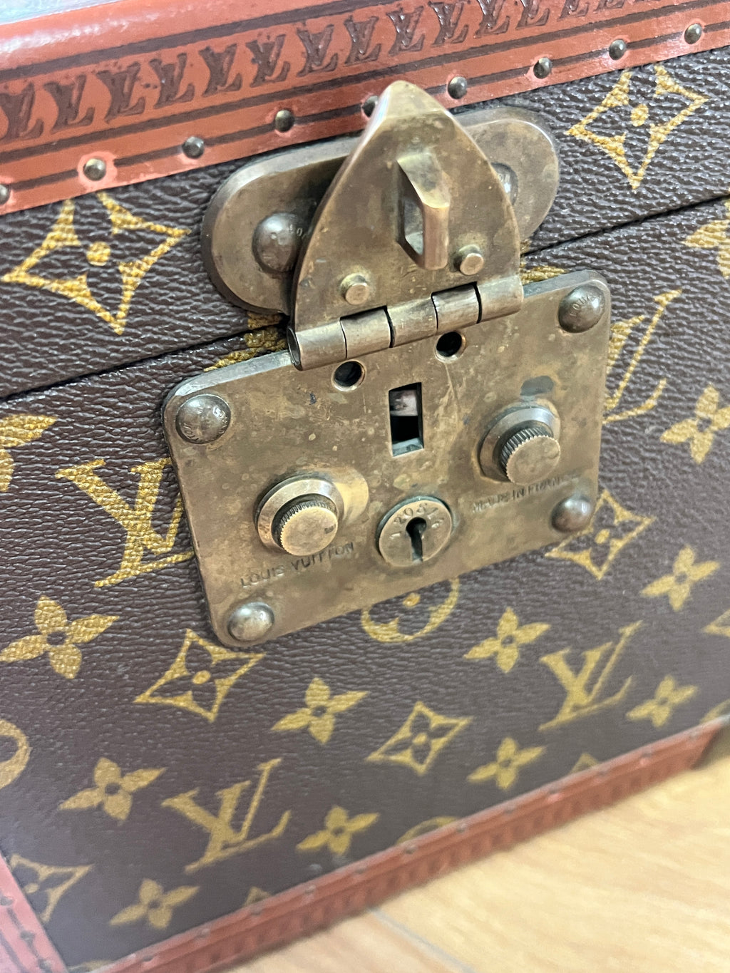 Louis Vuitton Small make Up / Cosmetic trunk