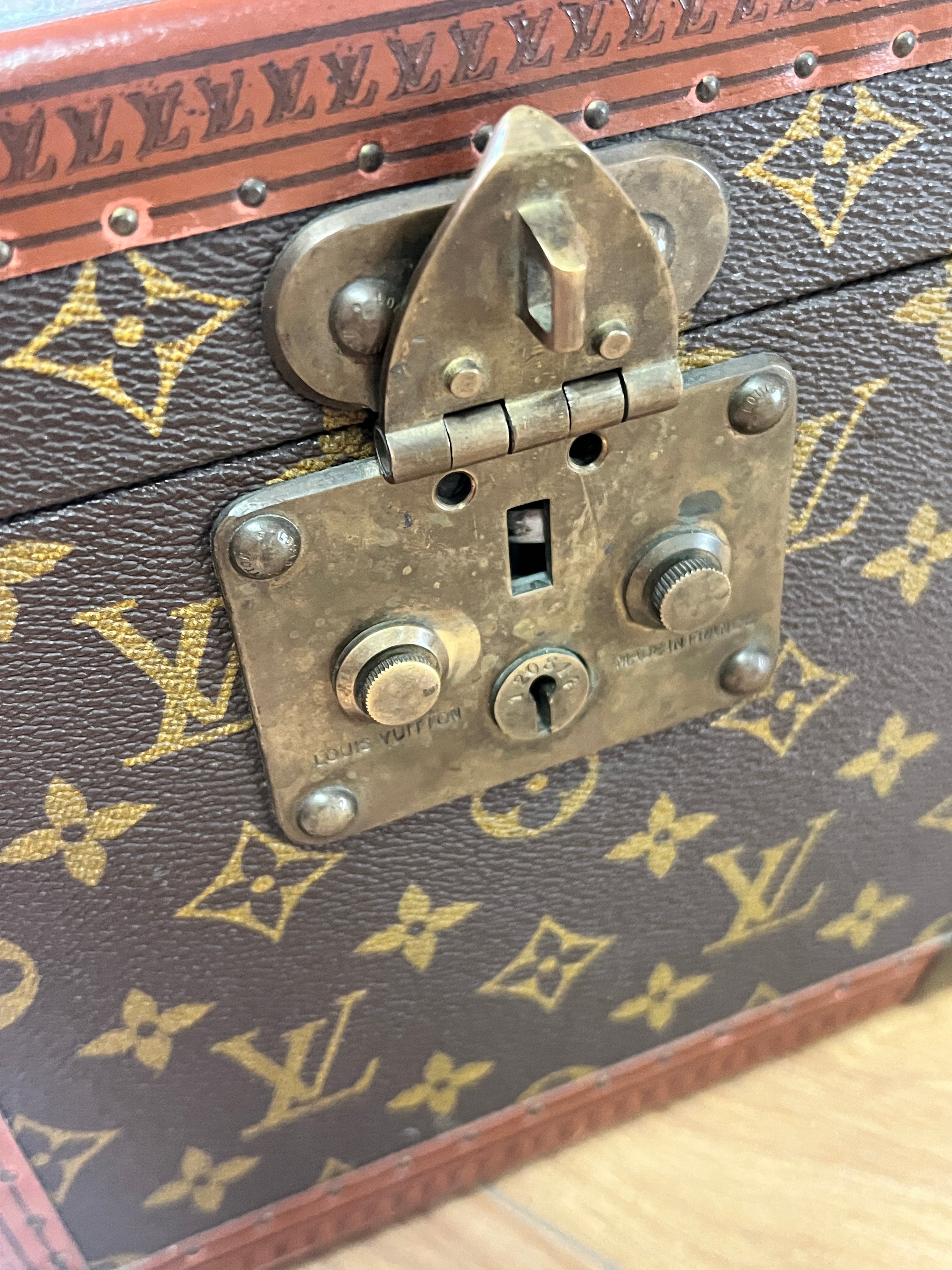 Louis Vuitton Small make Up / Cosmetic trunk