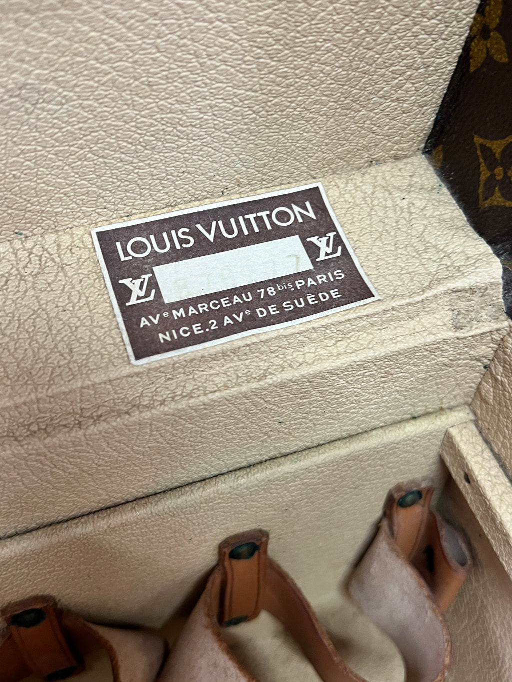 Louis Vuitton Small make Up / Cosmetic trunk