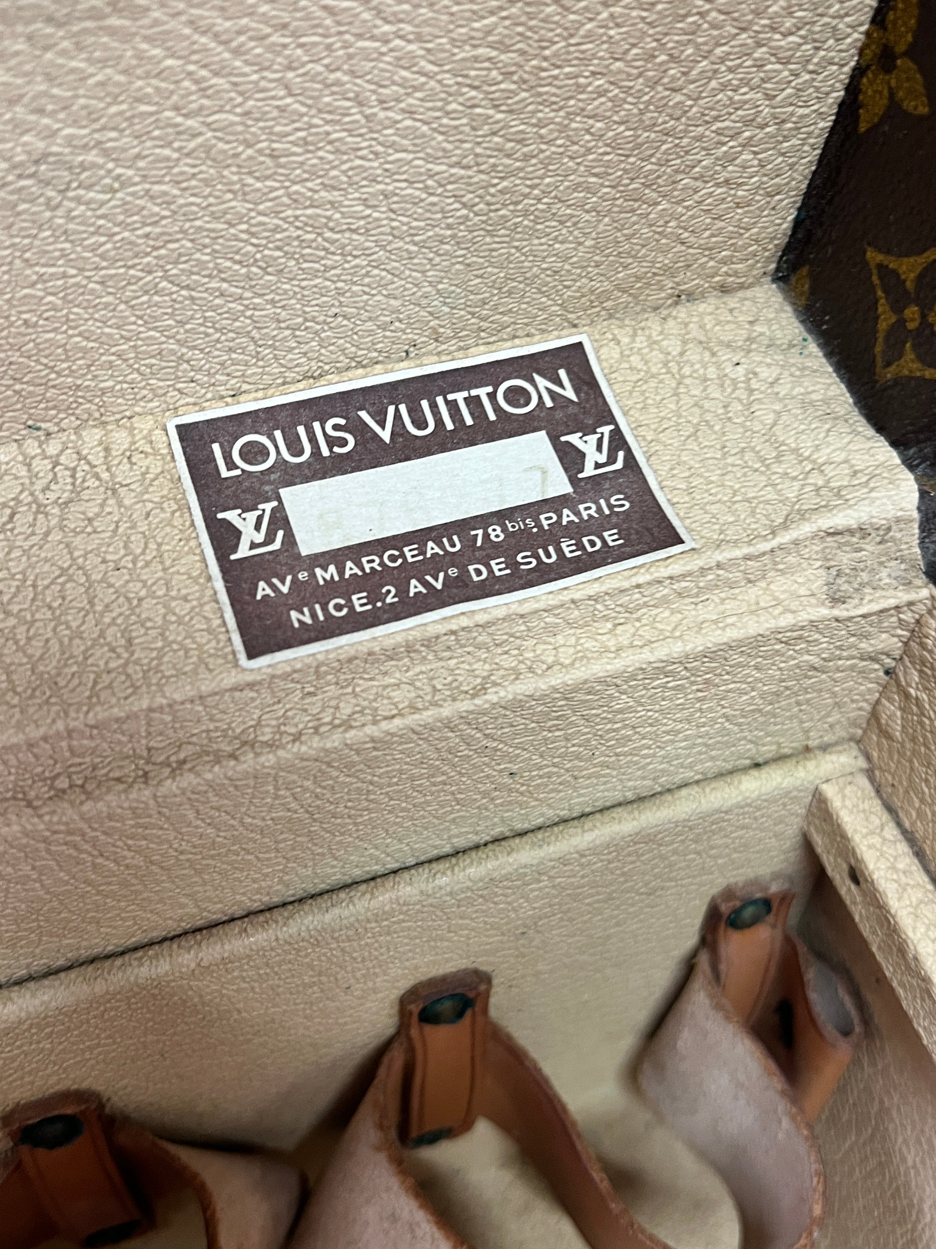 Louis Vuitton Small make Up / Cosmetic trunk