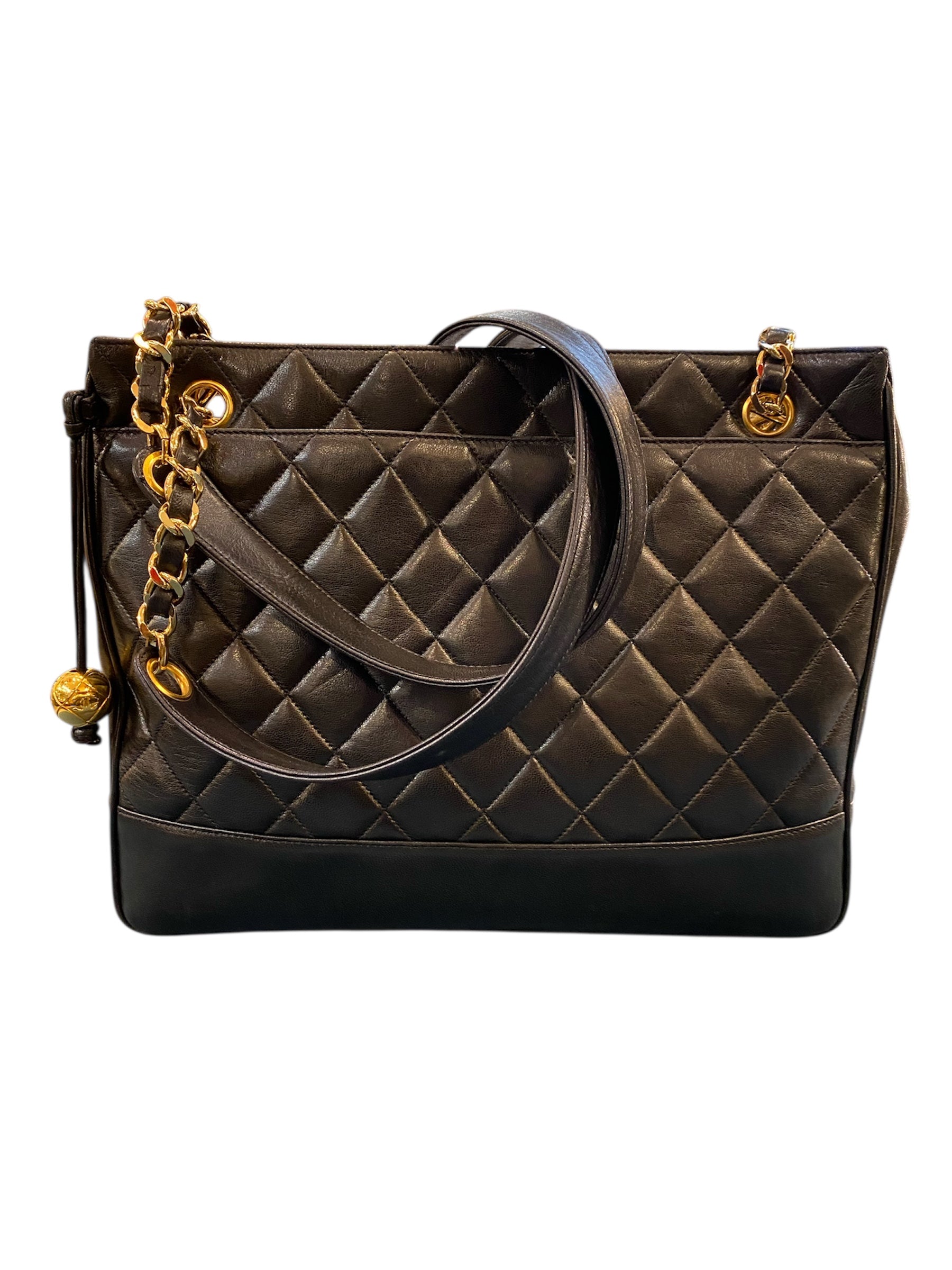 CHANELトートバッグ 1991 Chanel Handbag in Quilted Black Caviar Leather – Opulence Vintage