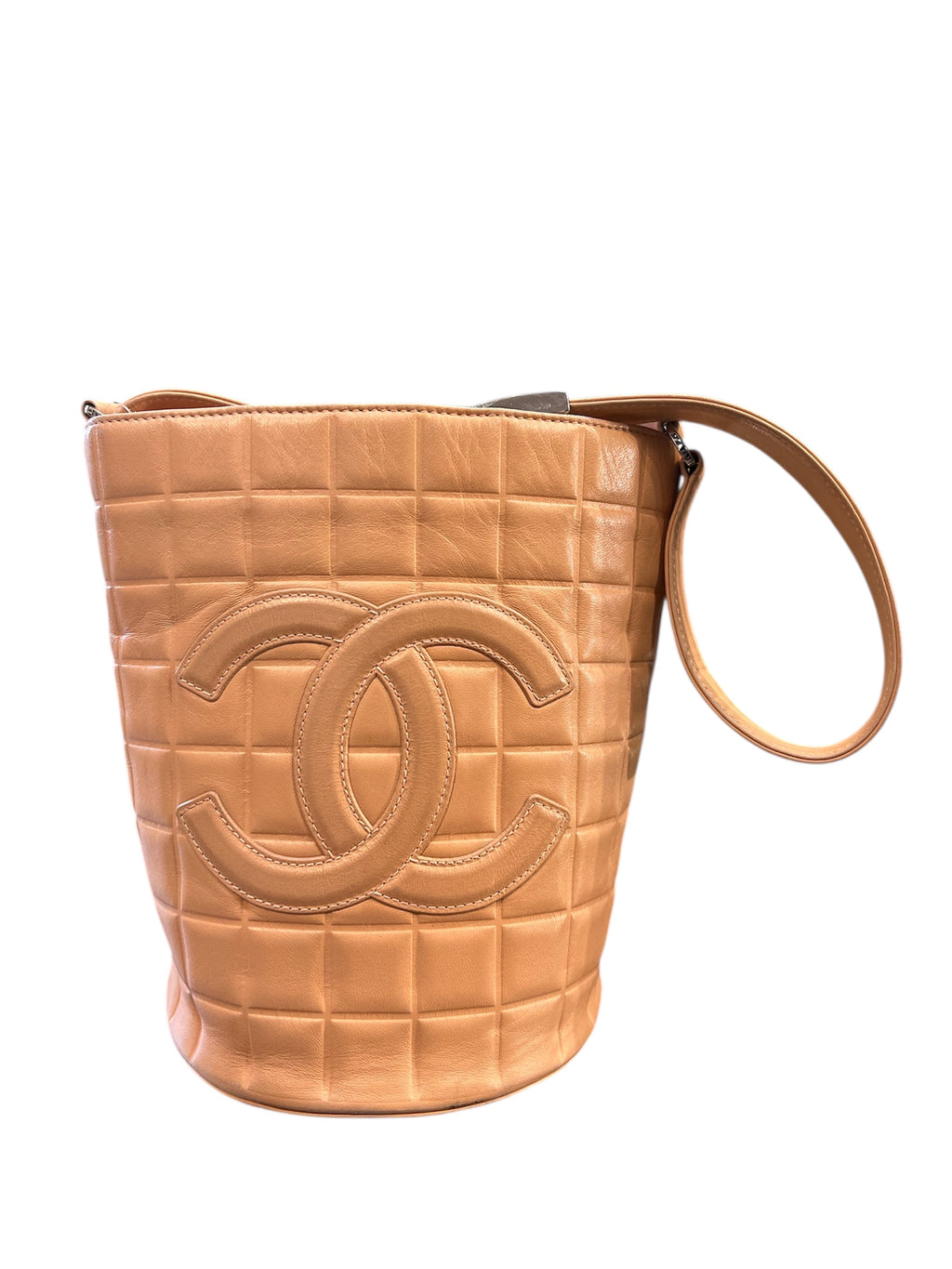 2002 Chanel handbag showcases pale pink quilted leather