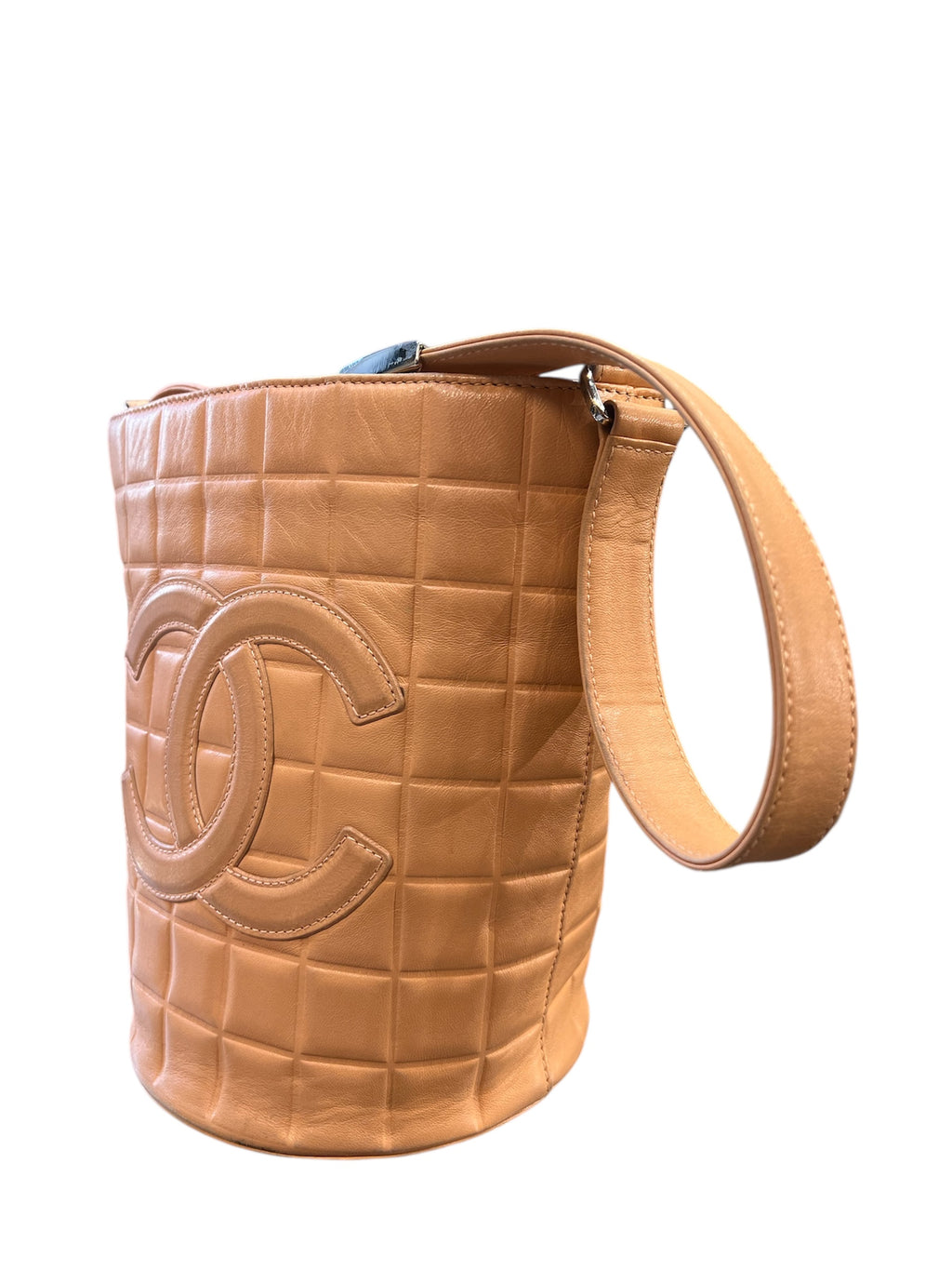 2002 Chanel handbag showcases pale pink quilted leather