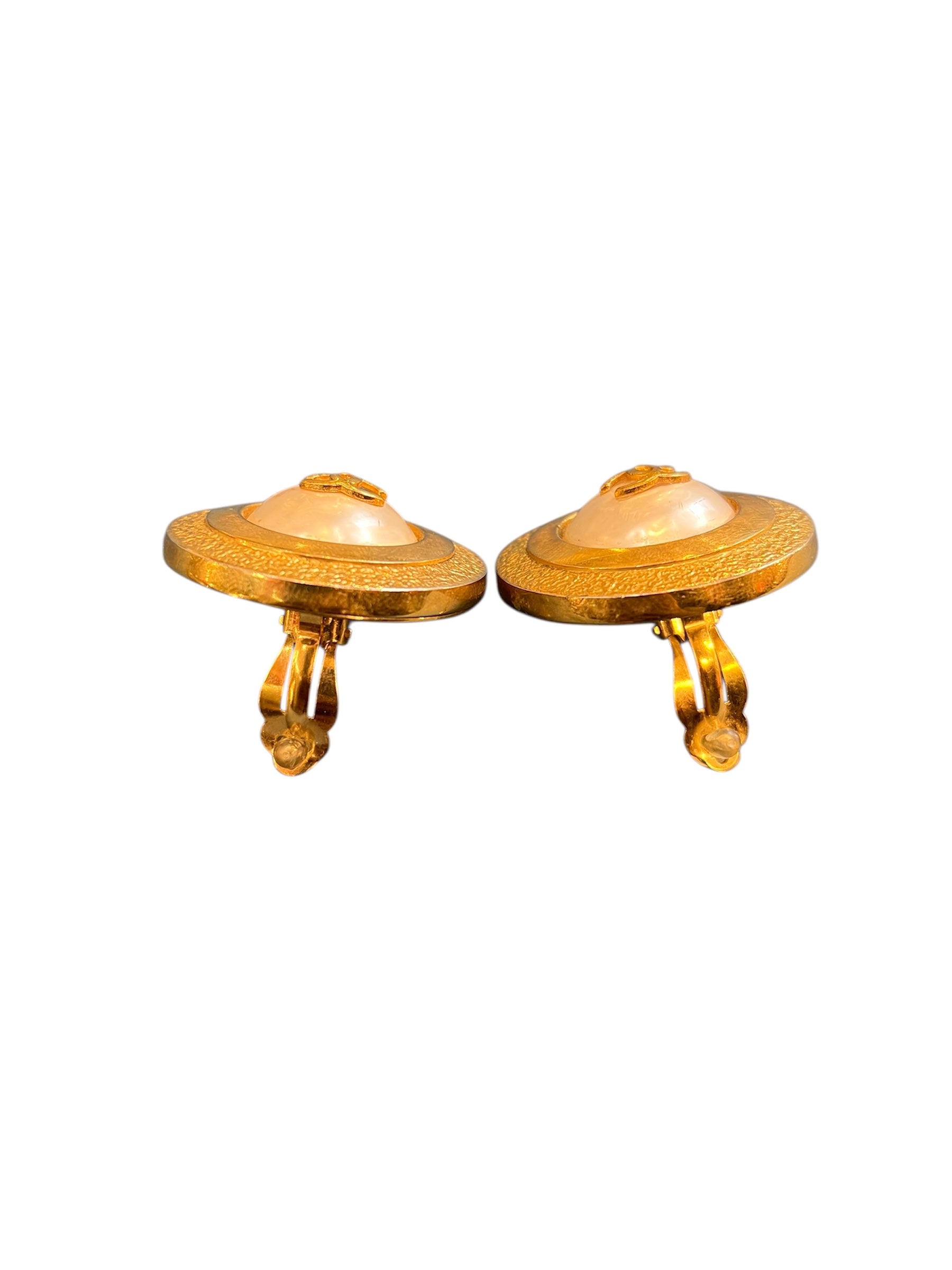 Chanel Golden CC Clip Earrings – Opulence Vintage