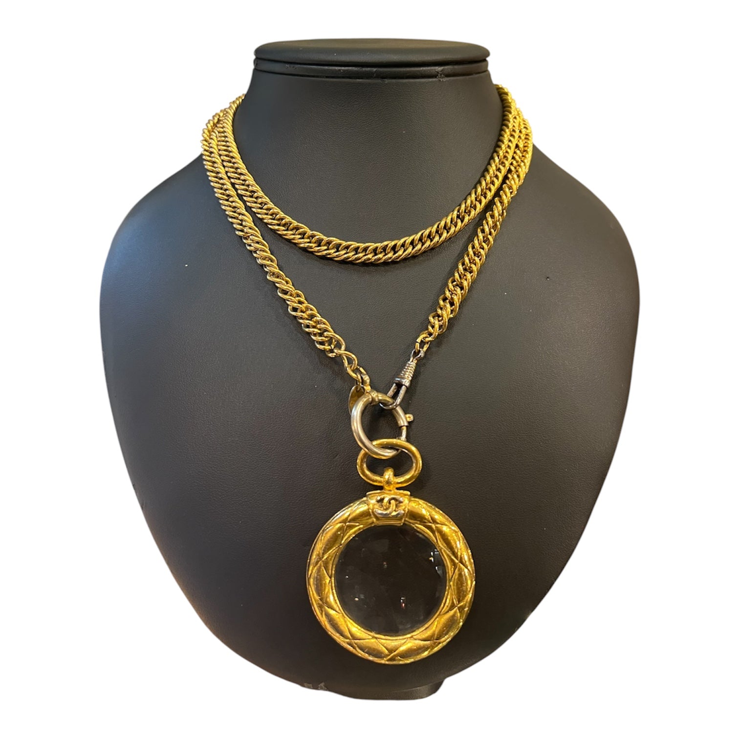 Chanel 'Loupe' necklace in gold