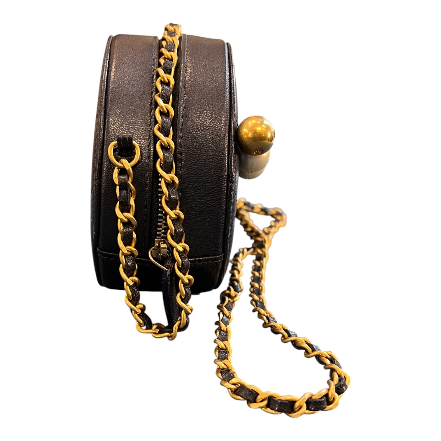 2019 Chanel Quilted Goatskin Chic Pearls Chain Round Clutch With Chain Shoulder Bag