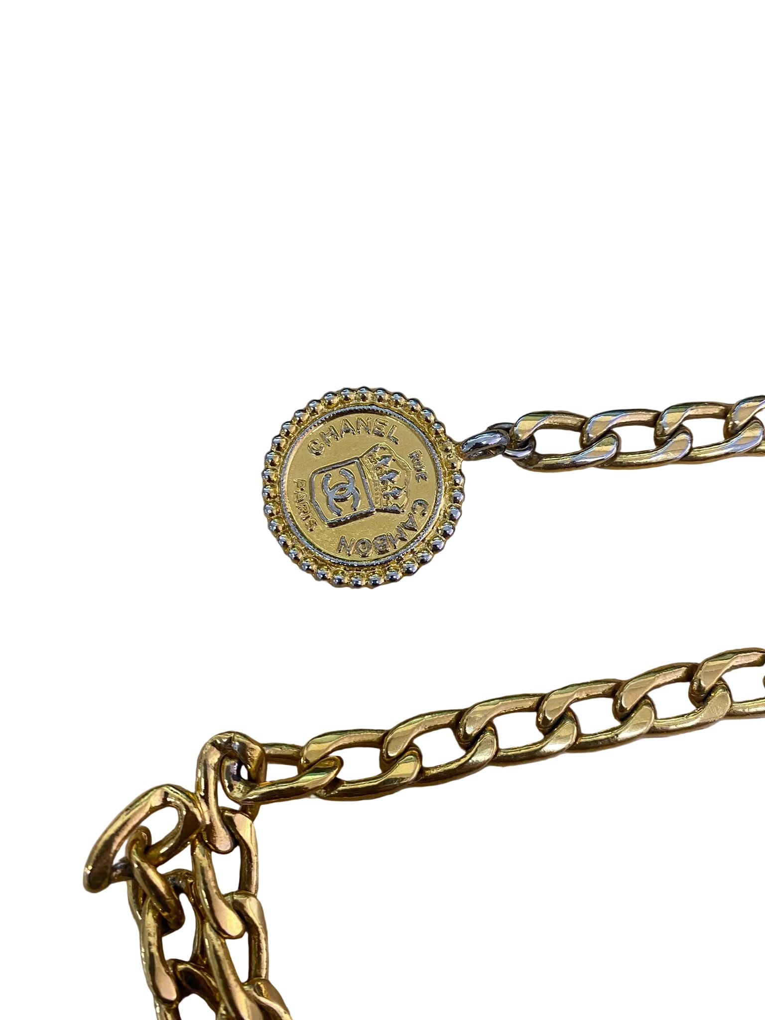 シャネルビンテージ　RUE CAMBON レザーチェーンベルト Vintage Chanel Gold-Tone Curb Chain Belt with Rue Cambon Medallion