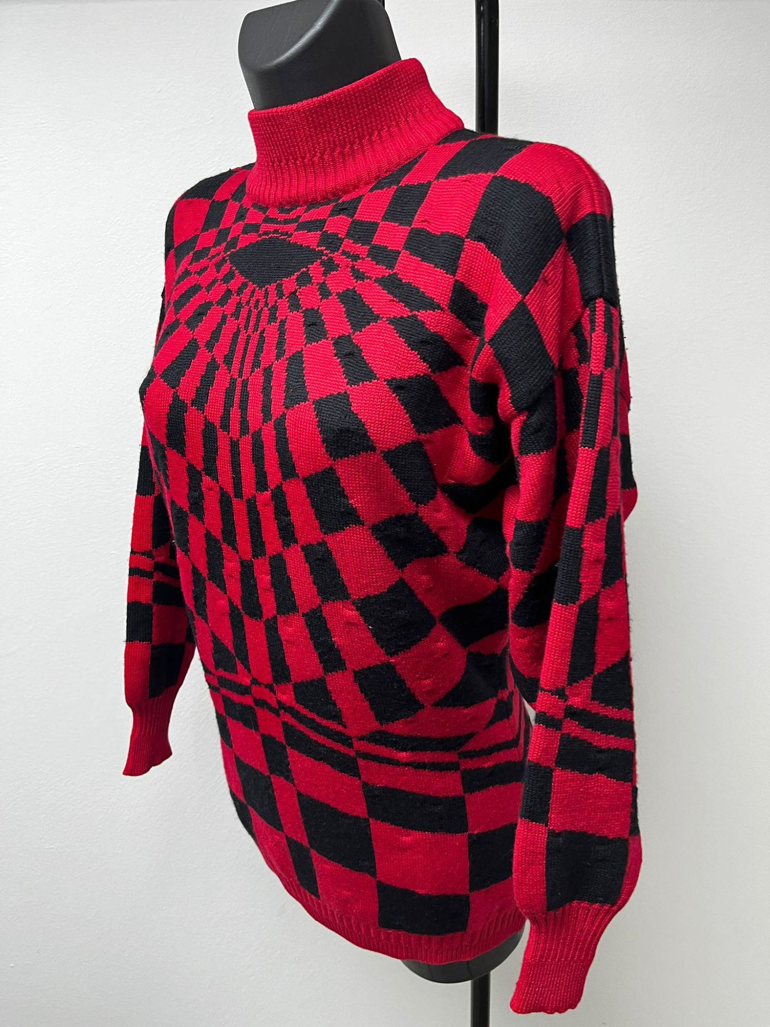 Gianni Versace Black and Red Pull