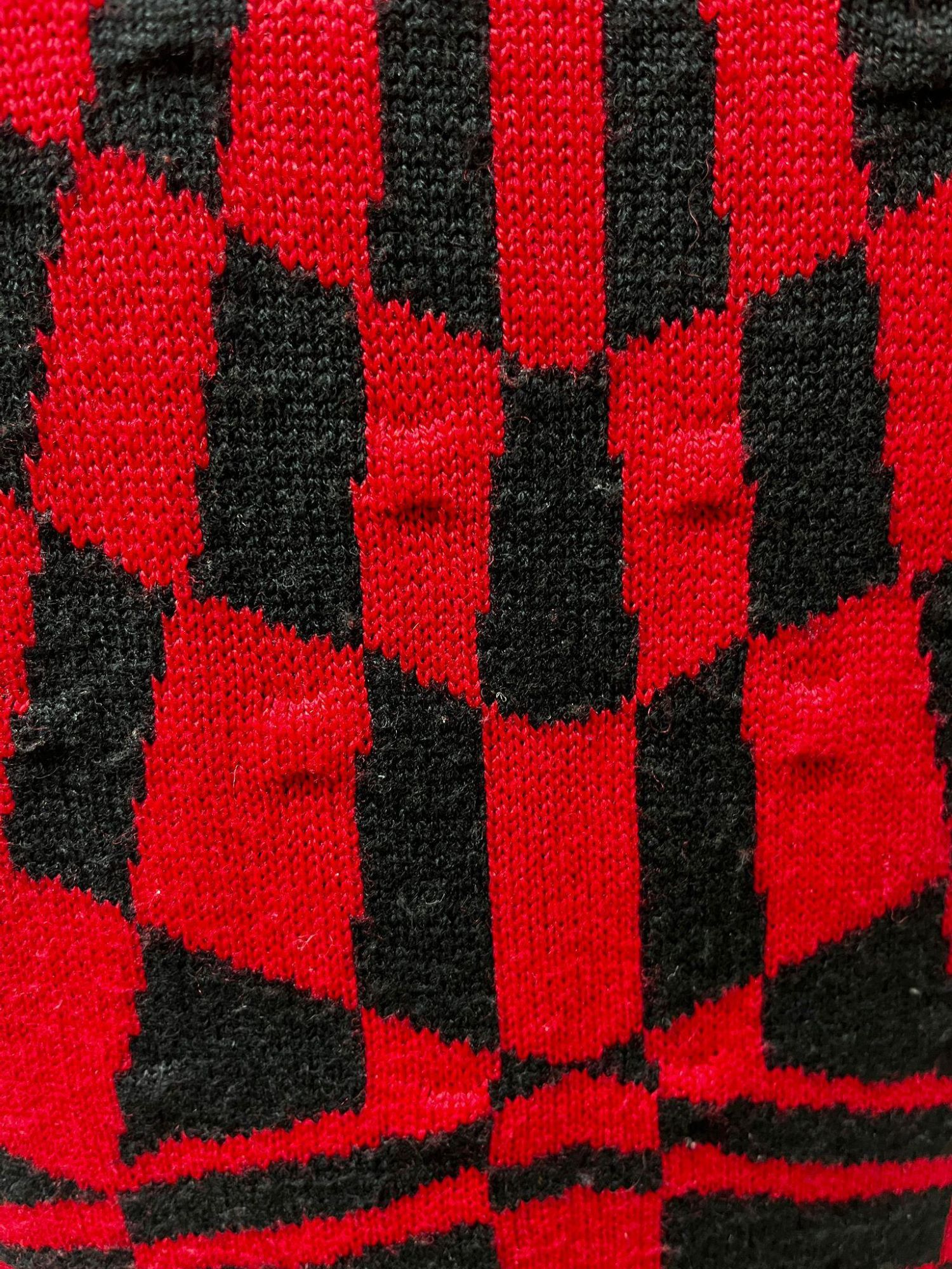 Gianni Versace Black and Red Pull