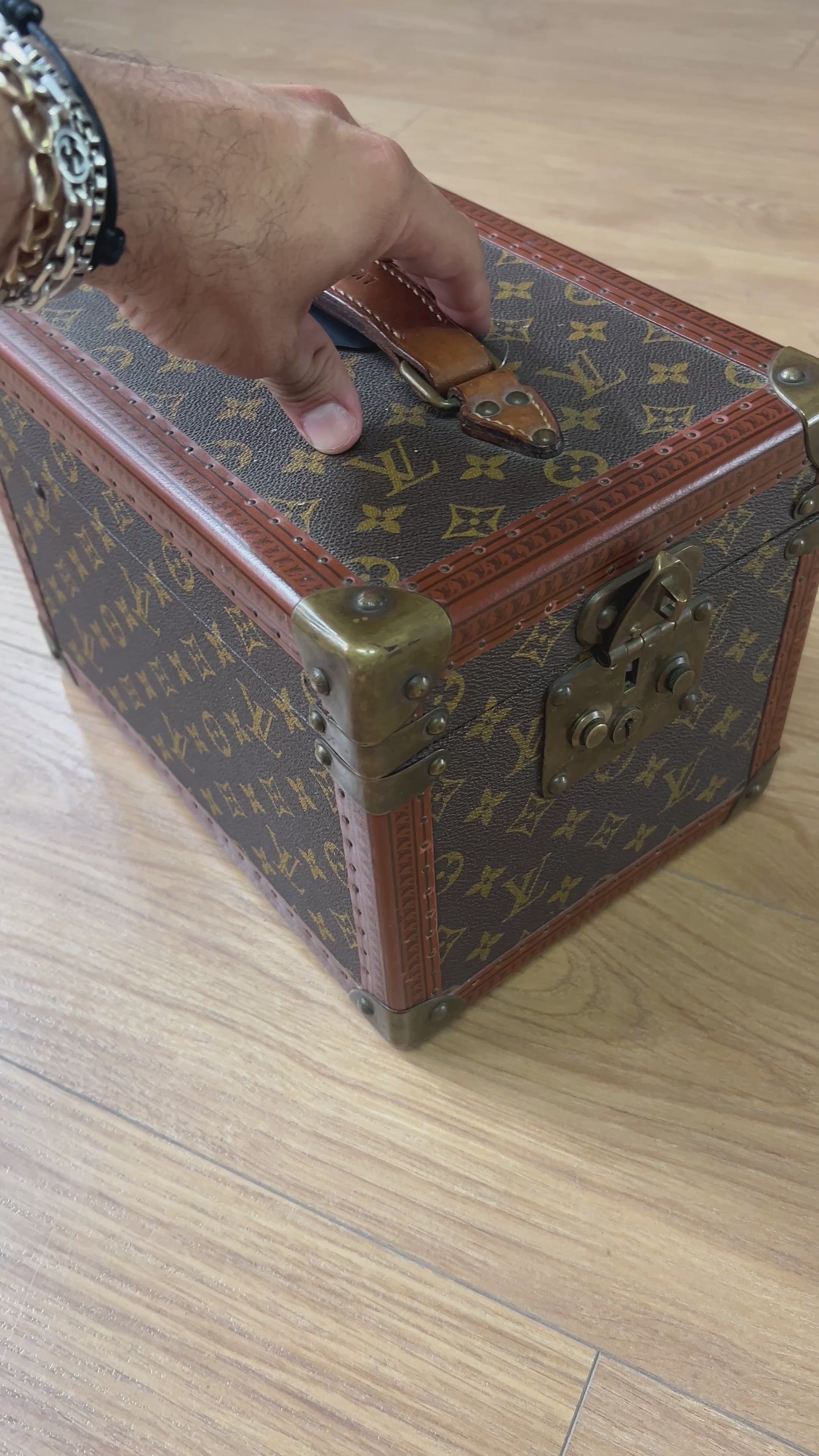 Louis Vuitton Small make Up / Cosmetic trunk