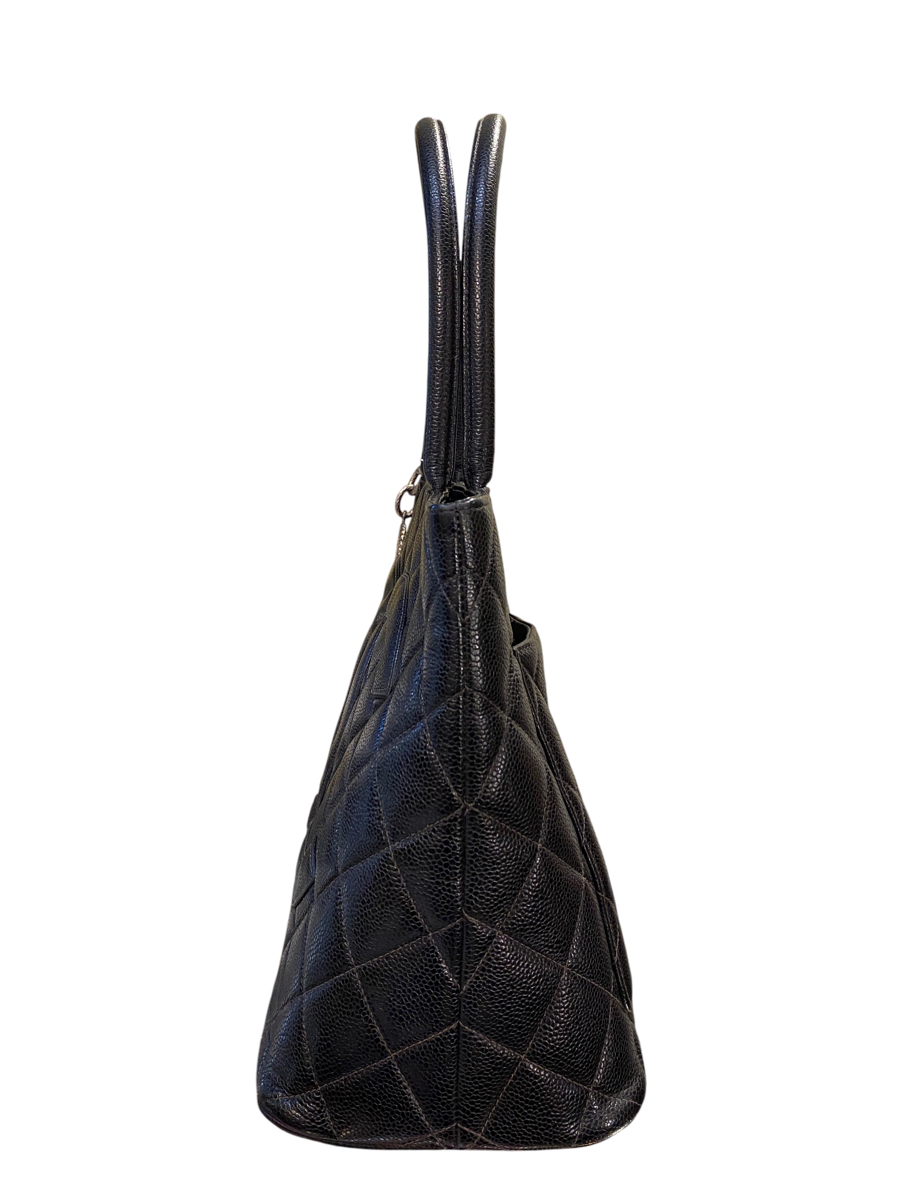 1997 Chanel handbag in black quilted grained leather with double C logo