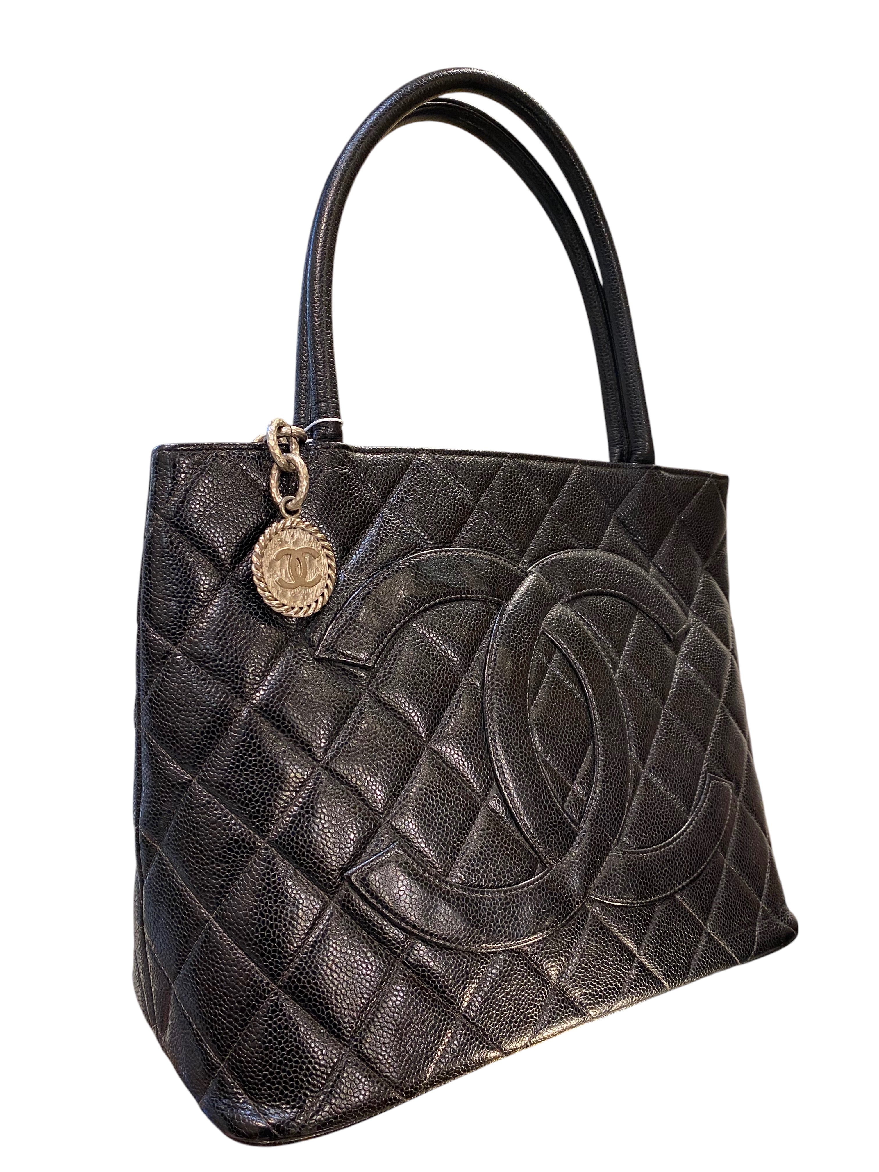 1997 Chanel handbag in black quilted grained leather with double C logo